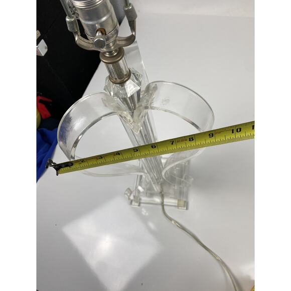 VTG MCM Lucite Ribbon Table Lamp Glass Acrylic Metal Knob Light Regency Heart